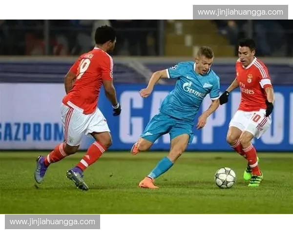 比尼叶vs特伦钦：两大巨头的暗夜对决，谁能点燃足球世界的激情？